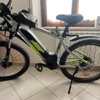 Mountain bike elettrica rockrider E ST 520
