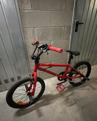 bicicletta BMX BTwin Wipe rossa