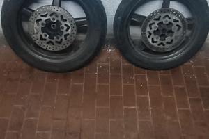 cerchi completi di dischi freni e gomme  scarabeo 