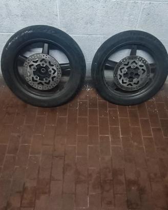 cerchi completi di dischi freni e gomme  scarabeo 
