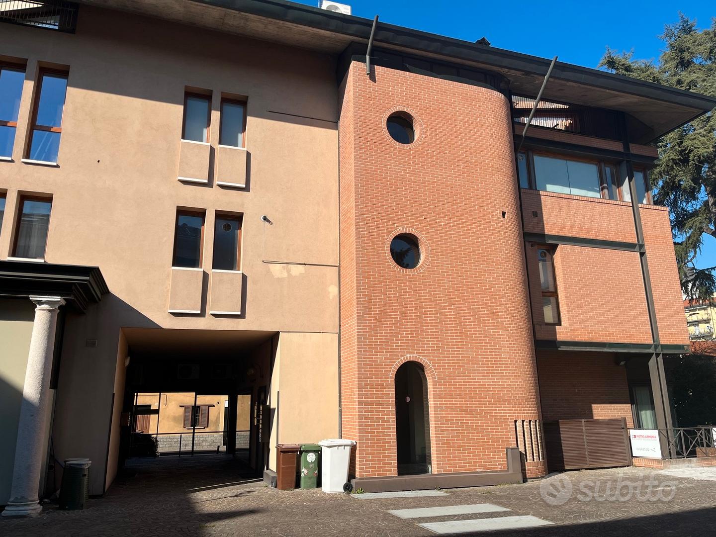 Ufficio attrezzato ed arredi - Vista 2