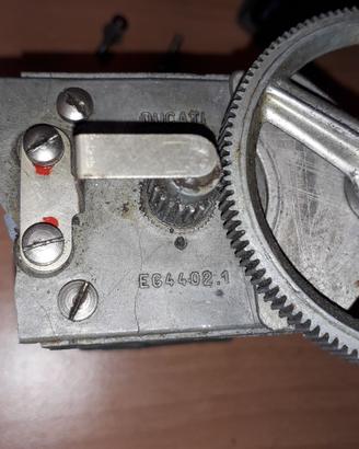 Generatore elettromagnetico a manovella
