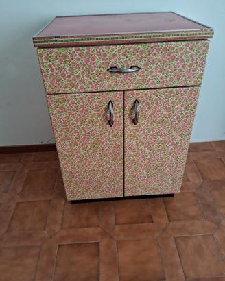 Mobiletto in metallo