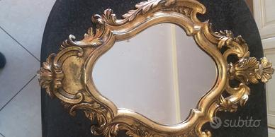 Specchio con cornice antichissimo