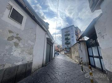 NEGOZIO A NAPOLI