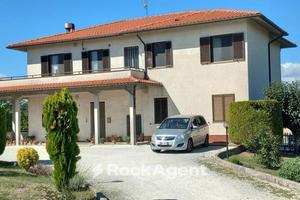 CASA INDIPENDENTE CON GIARDINO