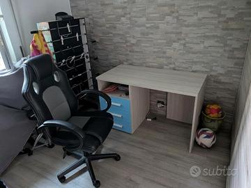 Cameretta completa con letto, armadio e giochi