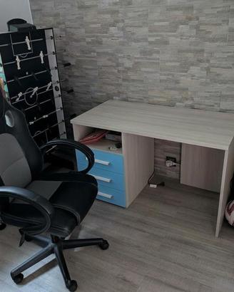Cameretta completa con letto, armadio e giochi