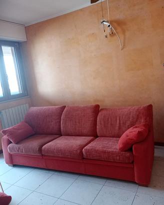 Divano tre posti 