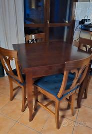 tavolo e sedie in legno
