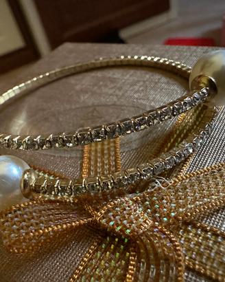 Bracciale finitura in oro, strass e perle