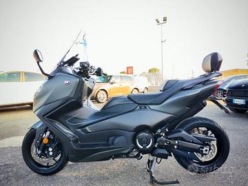 YAMAHA T-MAX 560