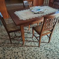 credenza con tavolo allungabile più 4 sedie