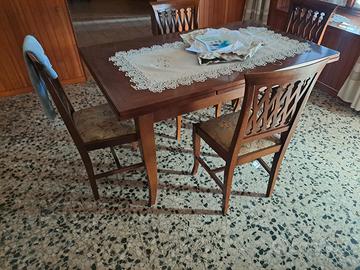 credenza con tavolo allungabile più 4 sedie