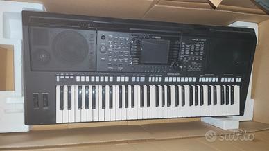 Yamaha PSR-S750