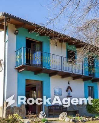 Rustico / Casale di 535 m² con 4 locali e box auto