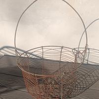cestino vintage in fil di ferro