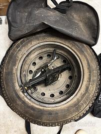Ruota di scorta più kit alza-auto 185 65 14