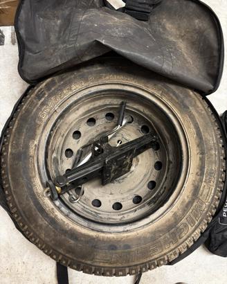 Ruota di scorta più kit alza-auto 185 65 14