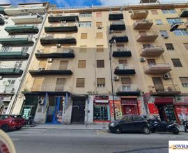 ORETO: PALAZZO CON 17 APPARTAMENTI