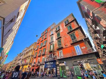 2 LOCALI A NAPOLI
