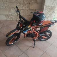 mini moto da cross,protezioni e casco 