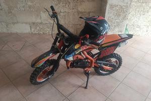 mini moto da cross,protezioni e casco 