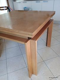 Tavolo allungabile con sedie 