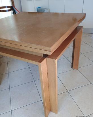 Tavolo allungabile con sedie 