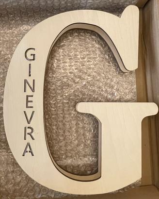 Lampada a forma di G con scritta Ginevra