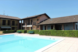 Peschiera del Garda Residence piscina vista lago