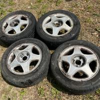 Cerchi in lega 6j x 15 con attacco a 4 fori