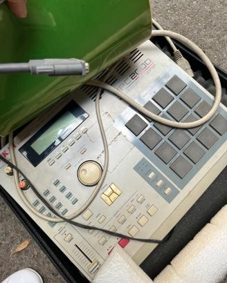 Akai MPC 2000 XL