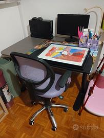 scrivania con sedia
