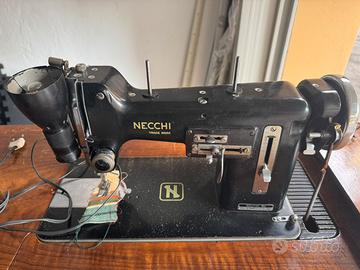Macchina da cucire Necchi