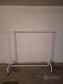 Stand Appendiabiti Con Rotelle 