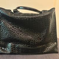 Borsa vernice nera martellata. Marca VICINI. Nuova