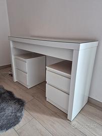 toeletta ikea e comodini cassettiera