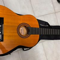Chitarra classica con custodia e libri di canzoni
