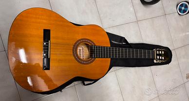 Chitarra classica con custodia e libri di canzoni