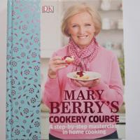 Libro in inglese di ricette di Mary Berry