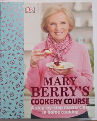 Libro in inglese di ricette di Mary Berry