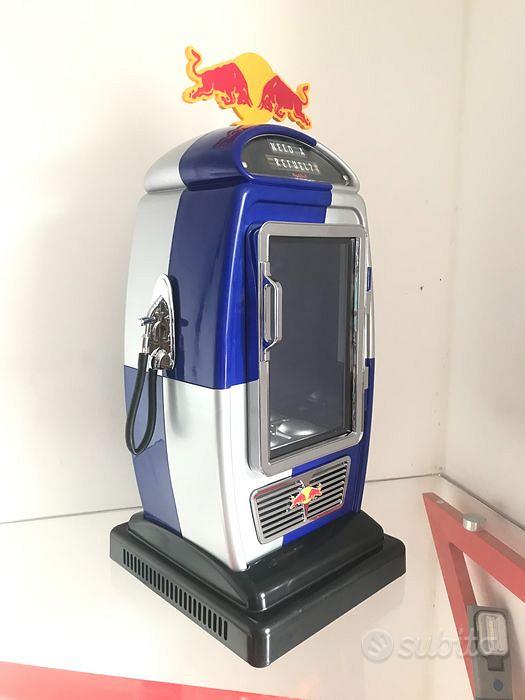 Vinci mini frigo e fornitura Red Bull - OmaggioMania