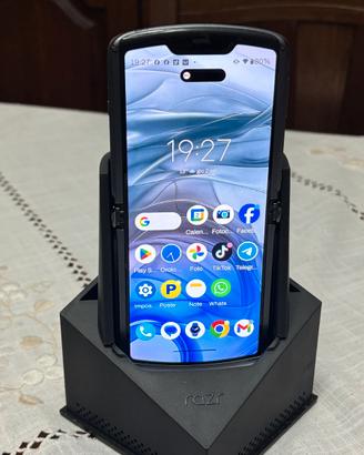 Motorola Razr 5G 2020 display appena sostituito