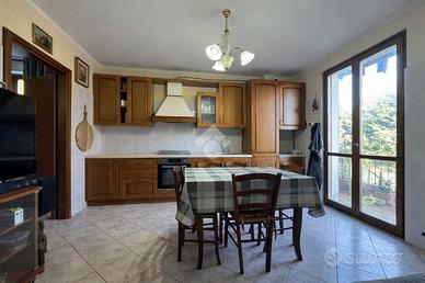 VILLA A SCHIERA A STRADELLA