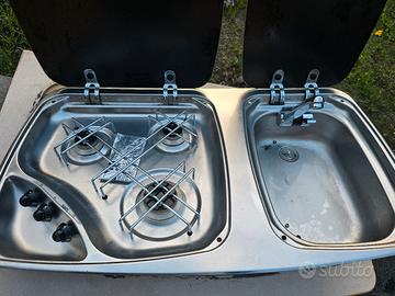 Piano cottura e lavabo per cucina da campeggio 