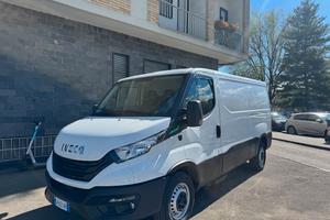 Iveco dayli metano benzina anno 2022 tetto basso e