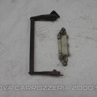 Poggiapiedi e cerniera botola Iveco
