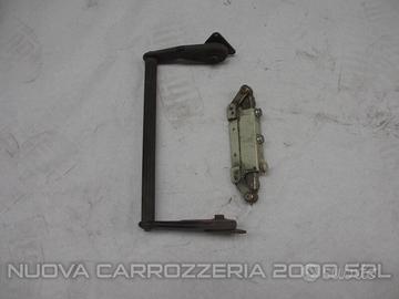 Poggiapiedi e cerniera botola Iveco