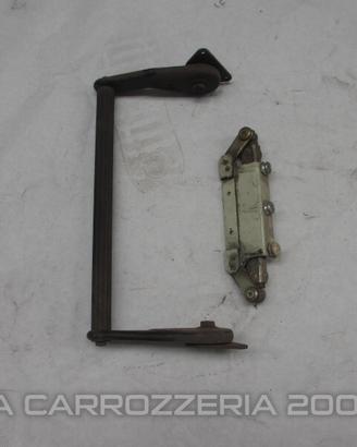 Poggiapiedi e cerniera botola Iveco